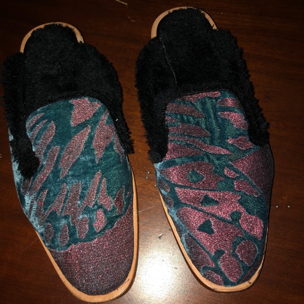 Free People Slides!